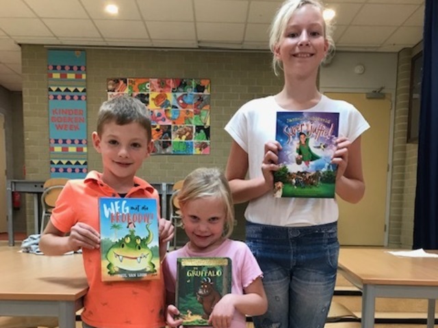 Speurende kinderen in Kinderboekenweek